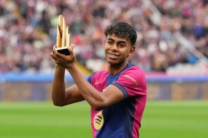 胡明轩拿下26分错失绝杀，澳大利亚全队安慰胡明轩