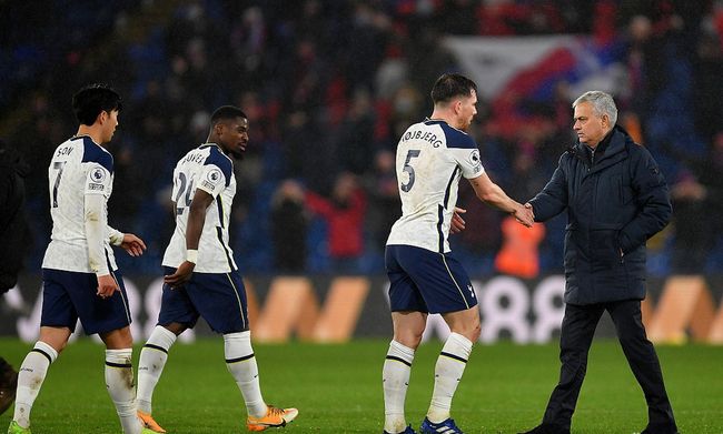 篮球湖人替补球员贡献关键篮板