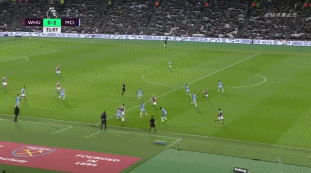 欧文突破防守助攻队友制胜